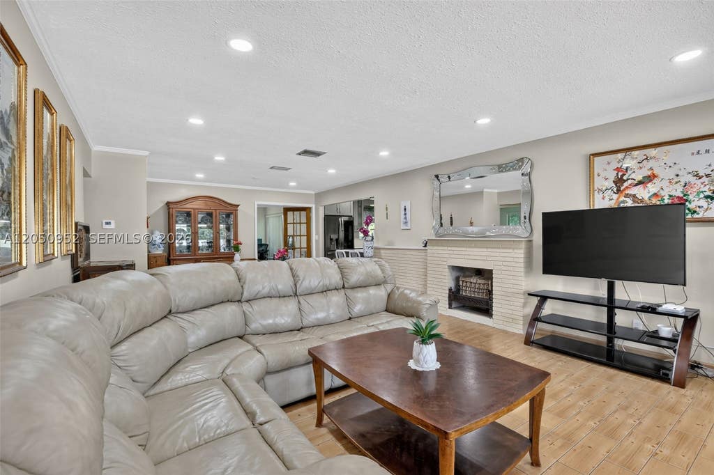 Photo of 206 N 32nd Ave, Hollywood, FL 33021 (MLS # A12050952)