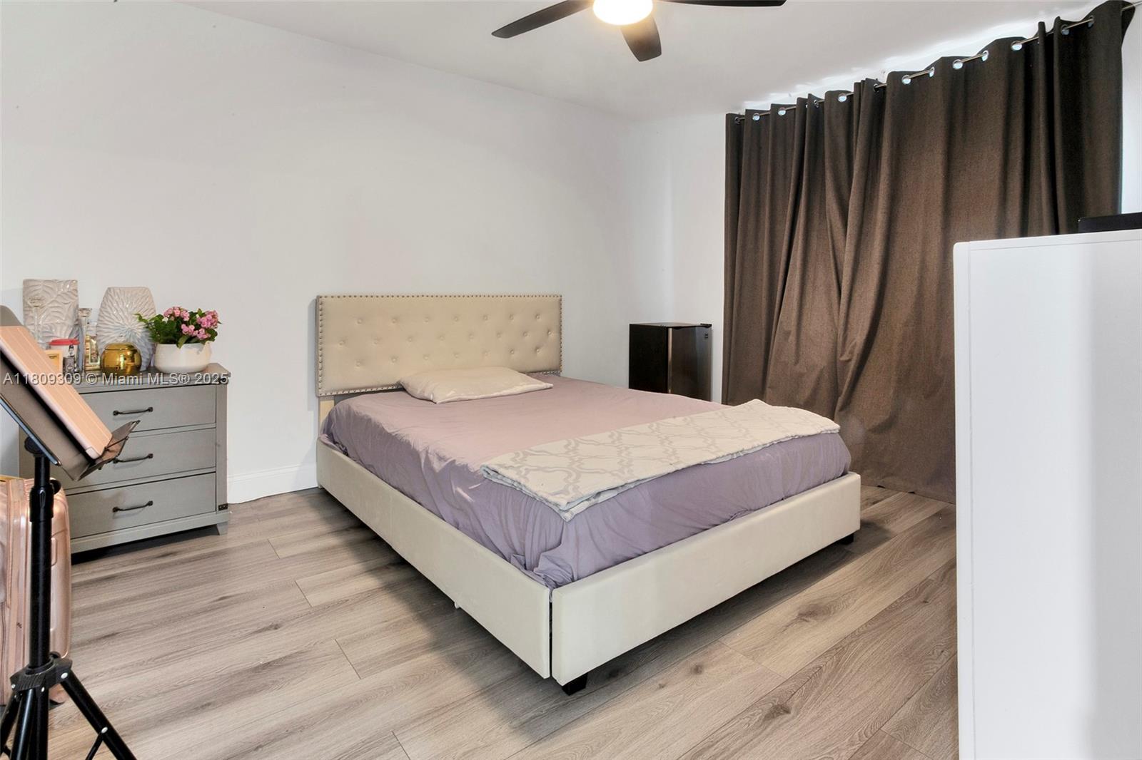 RACQUET CLUB APARTMENTS A - Residential Lease