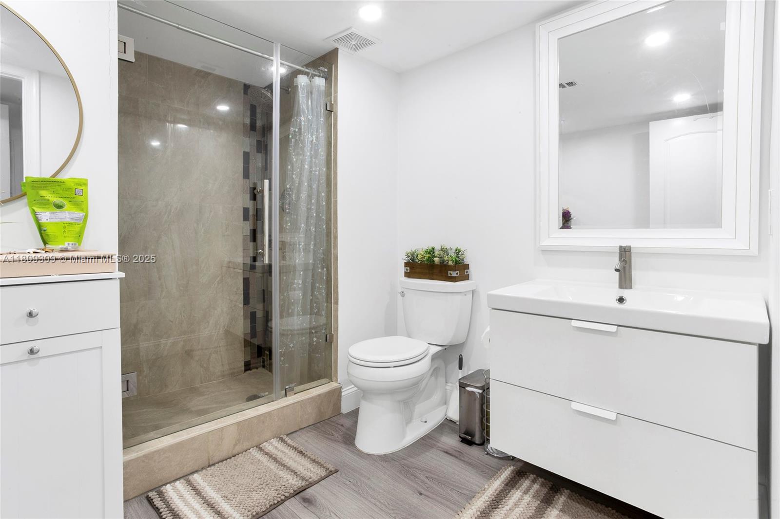 RACQUET CLUB APARTMENTS A - Residential Lease
