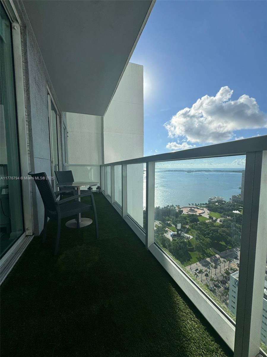 VIZCAYNE NORTH CONDO - Residential Lease