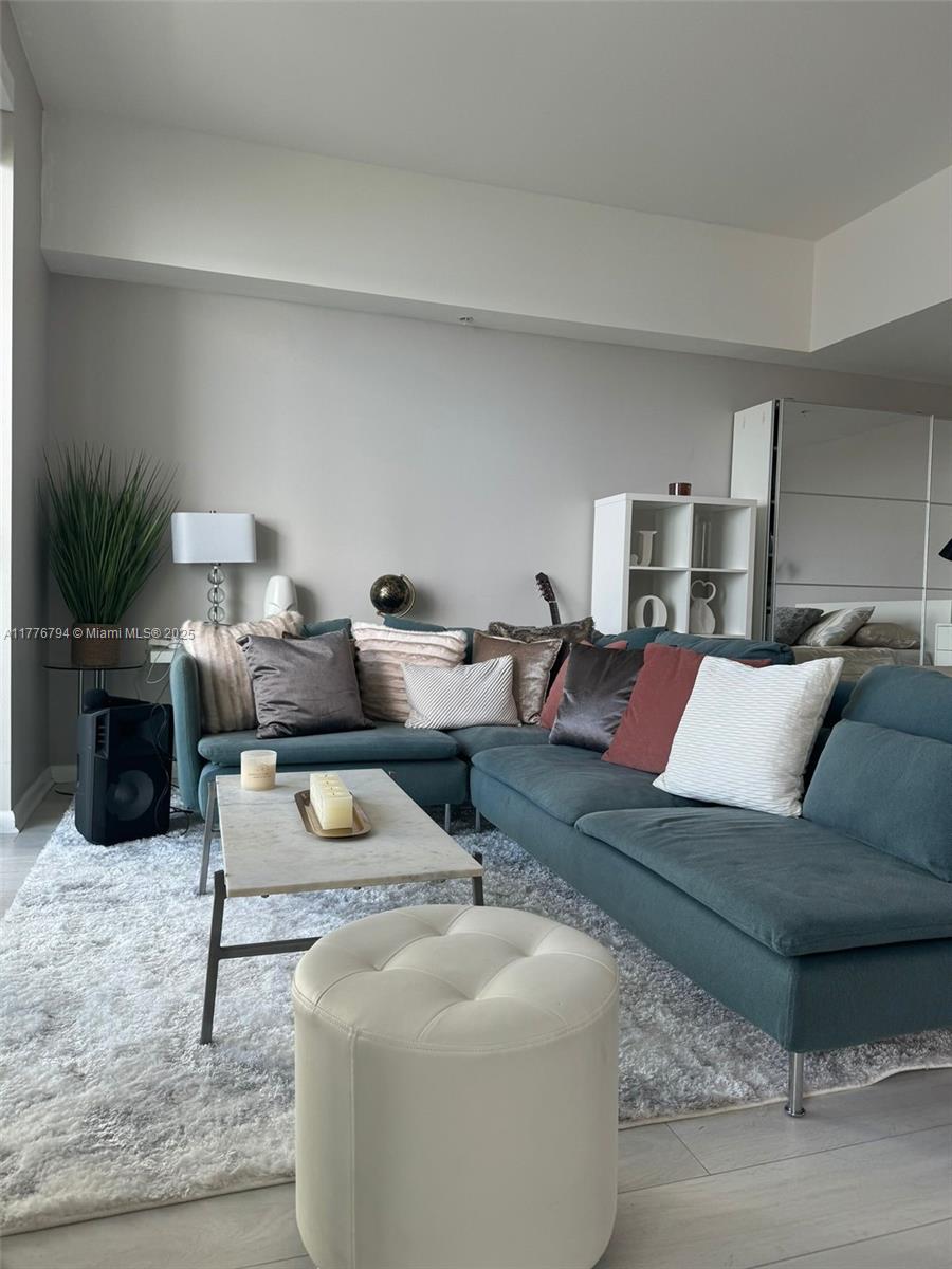 VIZCAYNE NORTH CONDO - Residential Lease