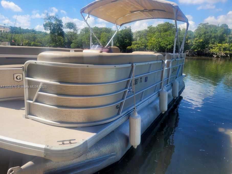 PARADISE HARBOUR APTS CO- - Residential