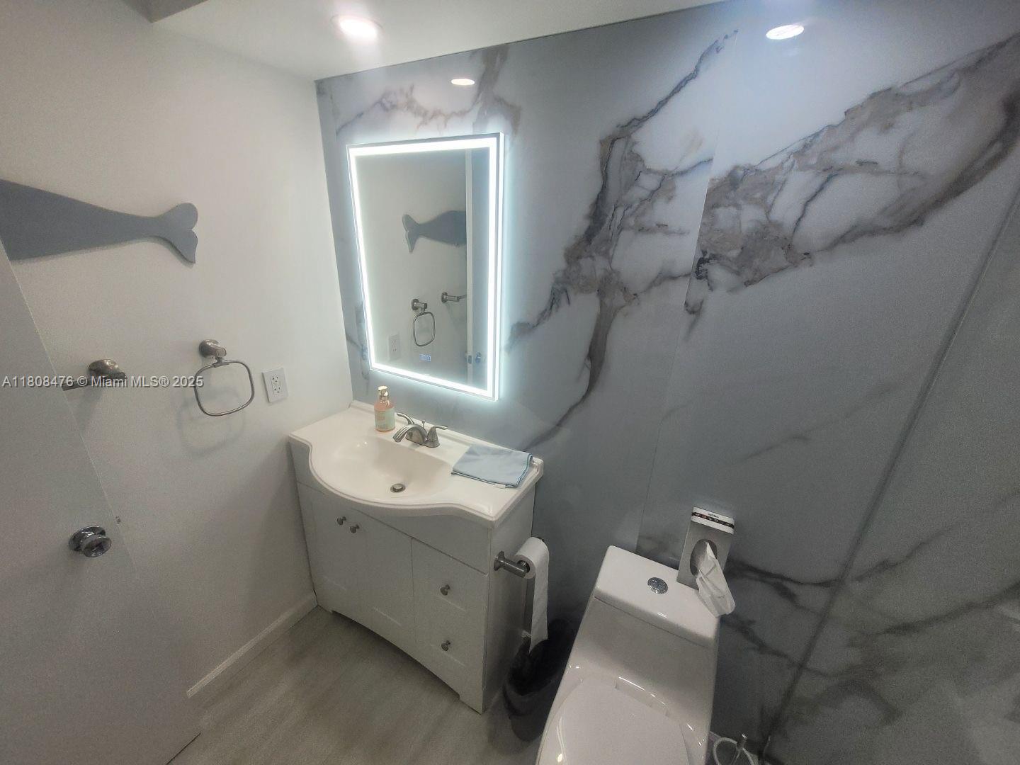PARADISE HARBOUR APTS CO- - Residential
