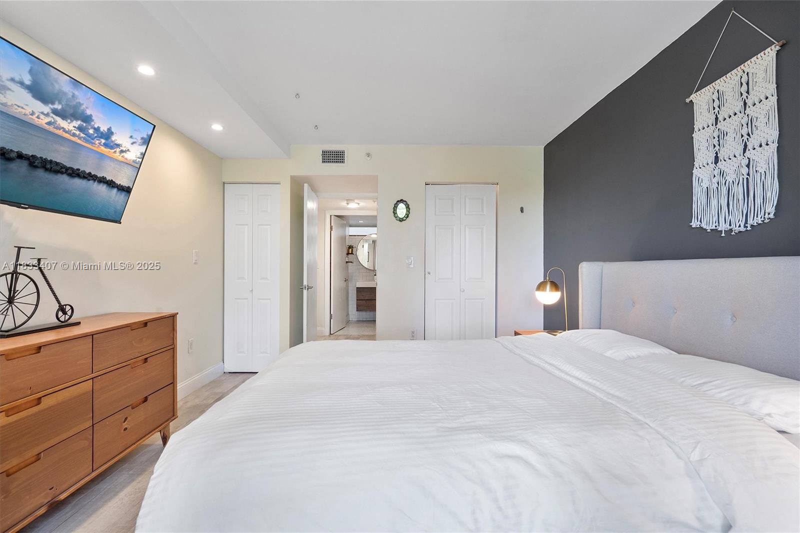 NIRVANA CONDO NO FIVE CON - Residential