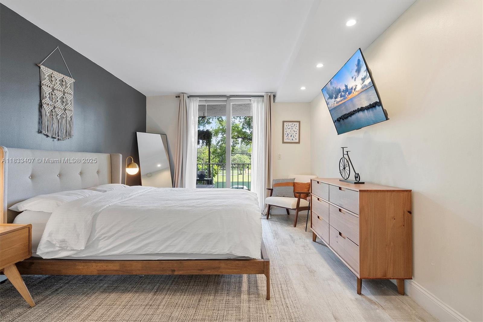 NIRVANA CONDO NO FIVE CON - Residential