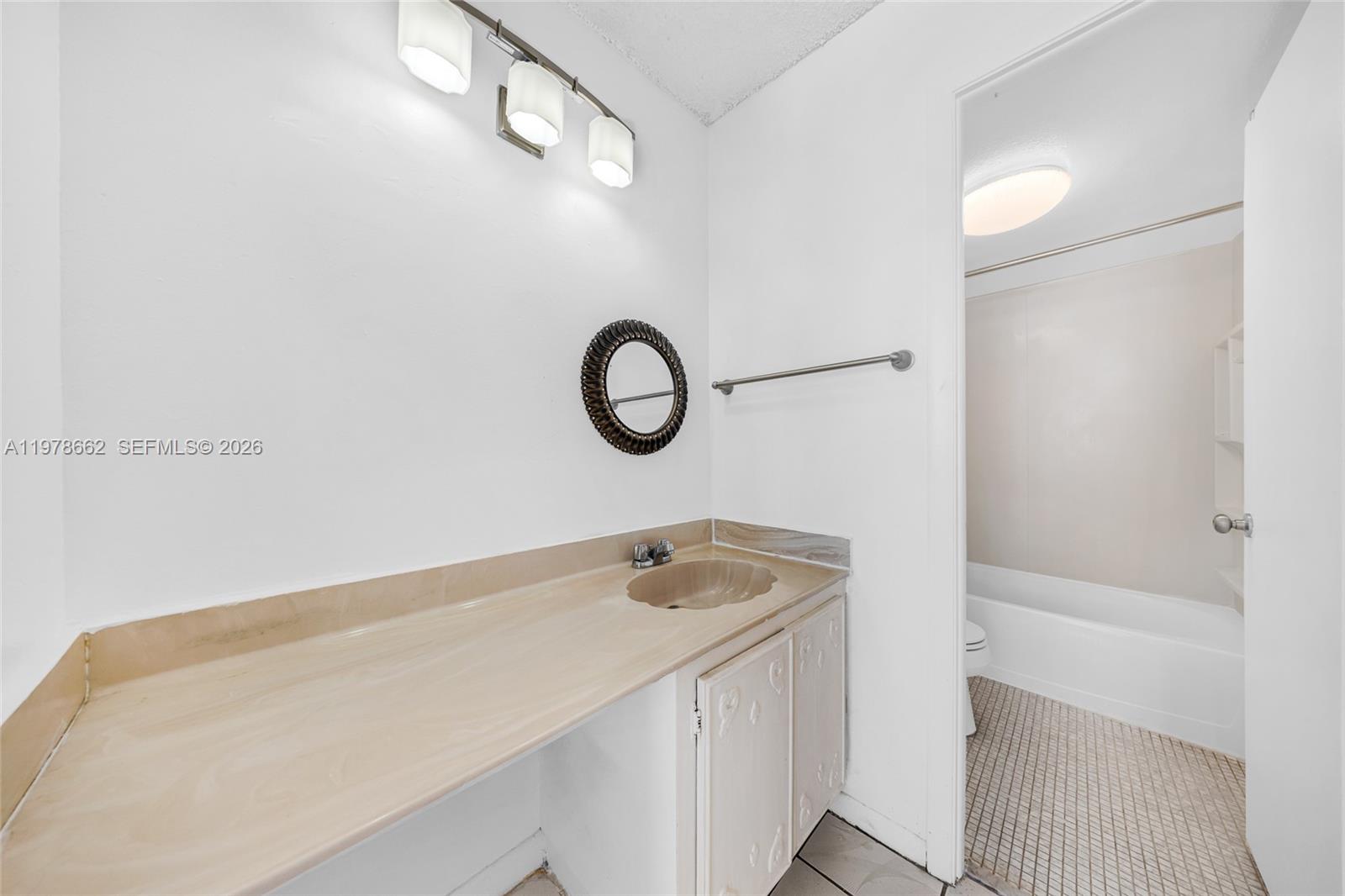 STANTON HOUSE CONDO - Residential