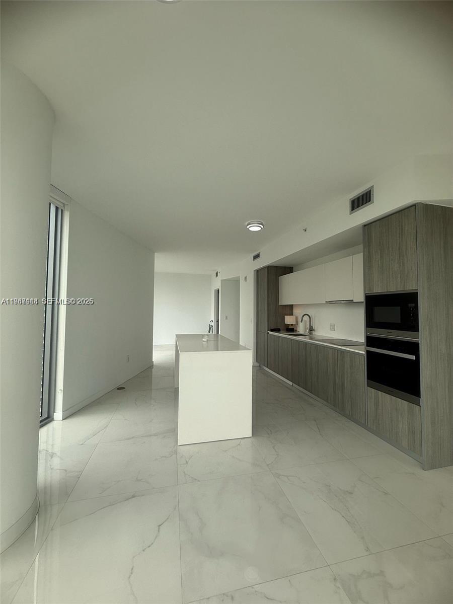 2900 NE 7th Ave 2709