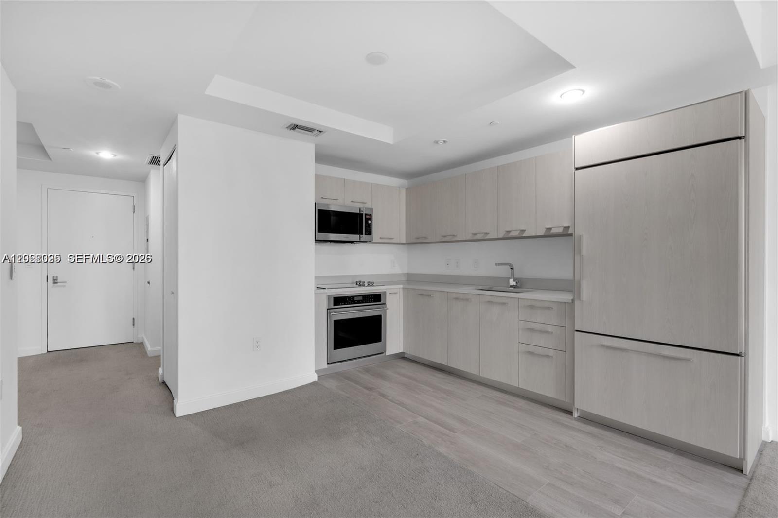 45 SW 9th St 2204