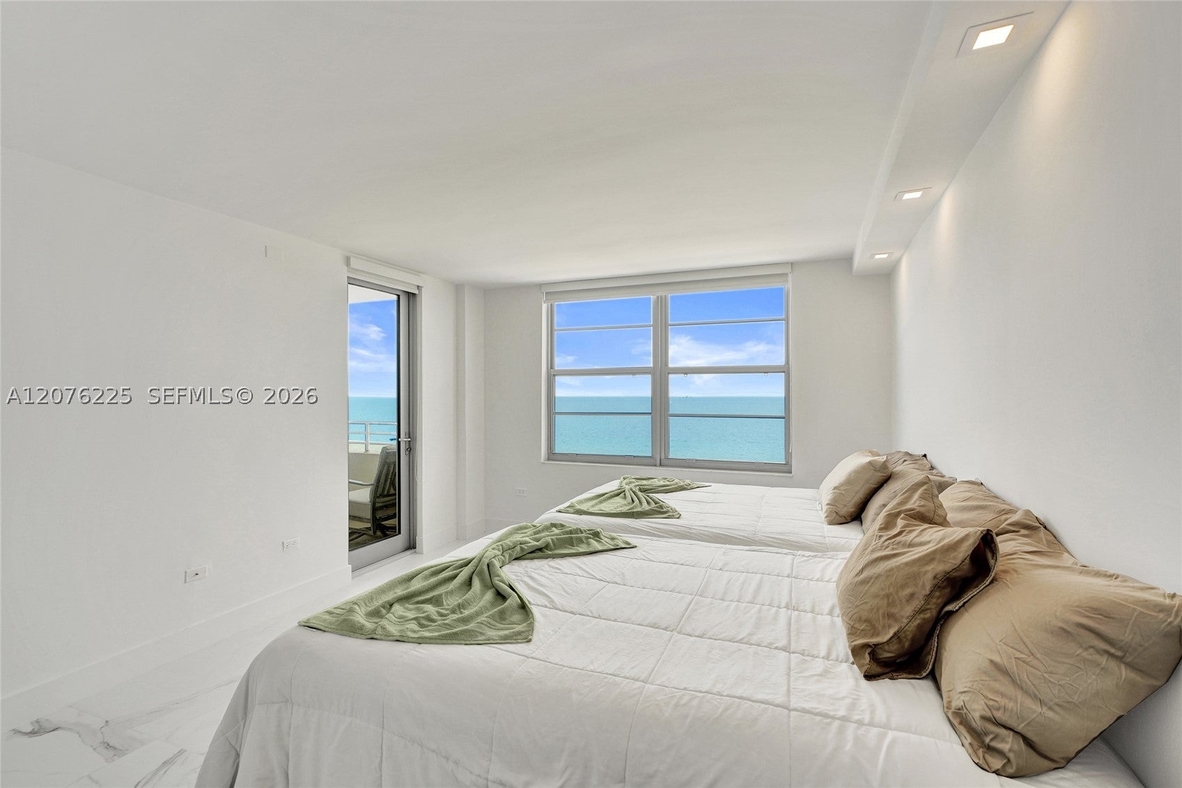 5555 Collins Ave 9M