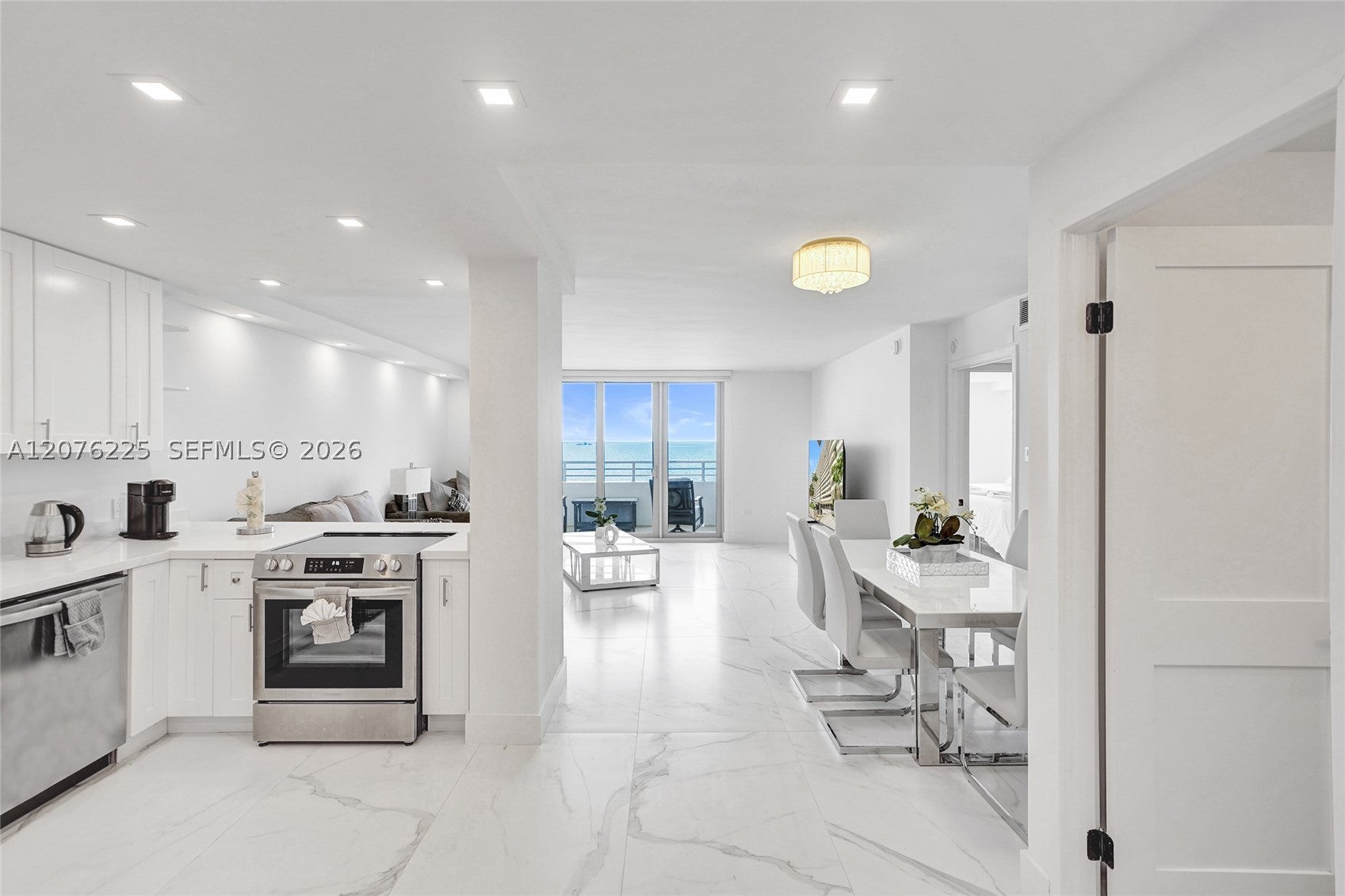 5555 Collins Ave 9M
