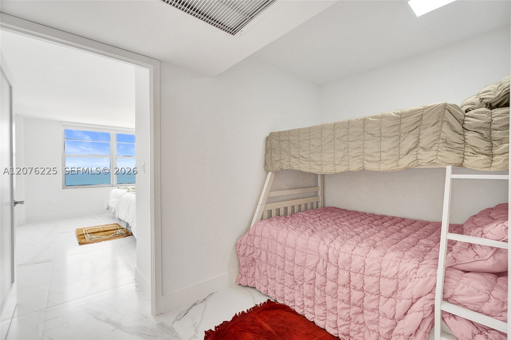 5555 Collins Ave 9M