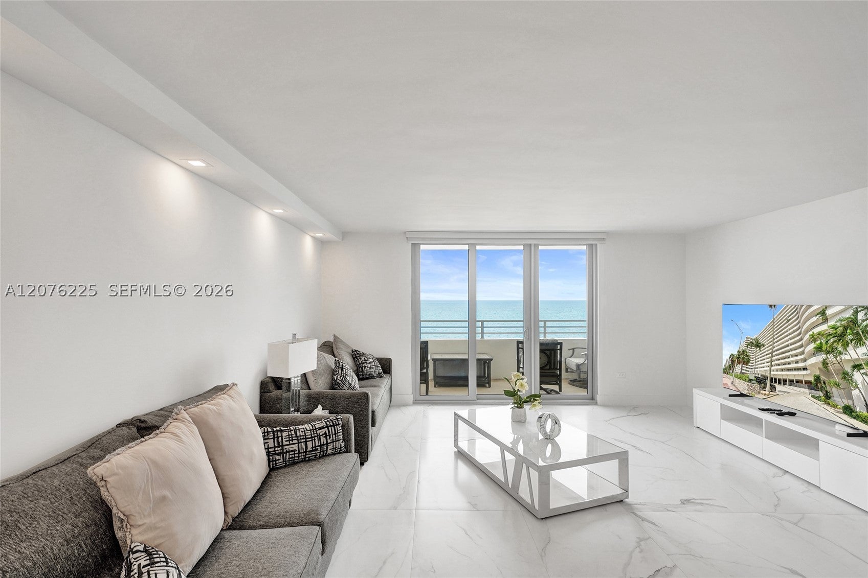 5555 Collins Ave 9M