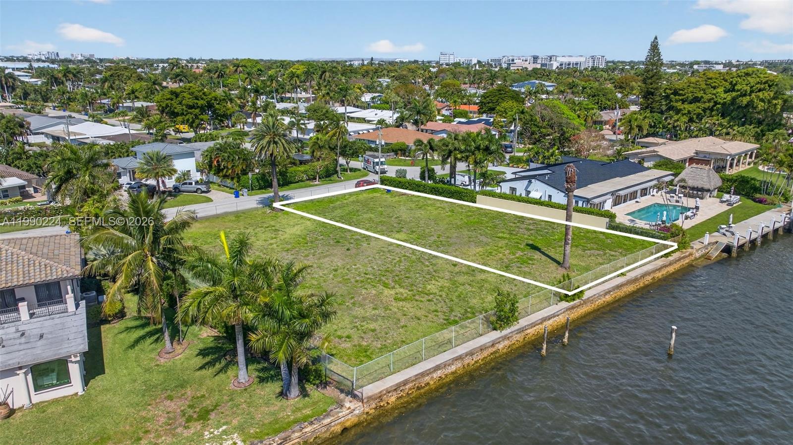 CYPRESS POINT - Land