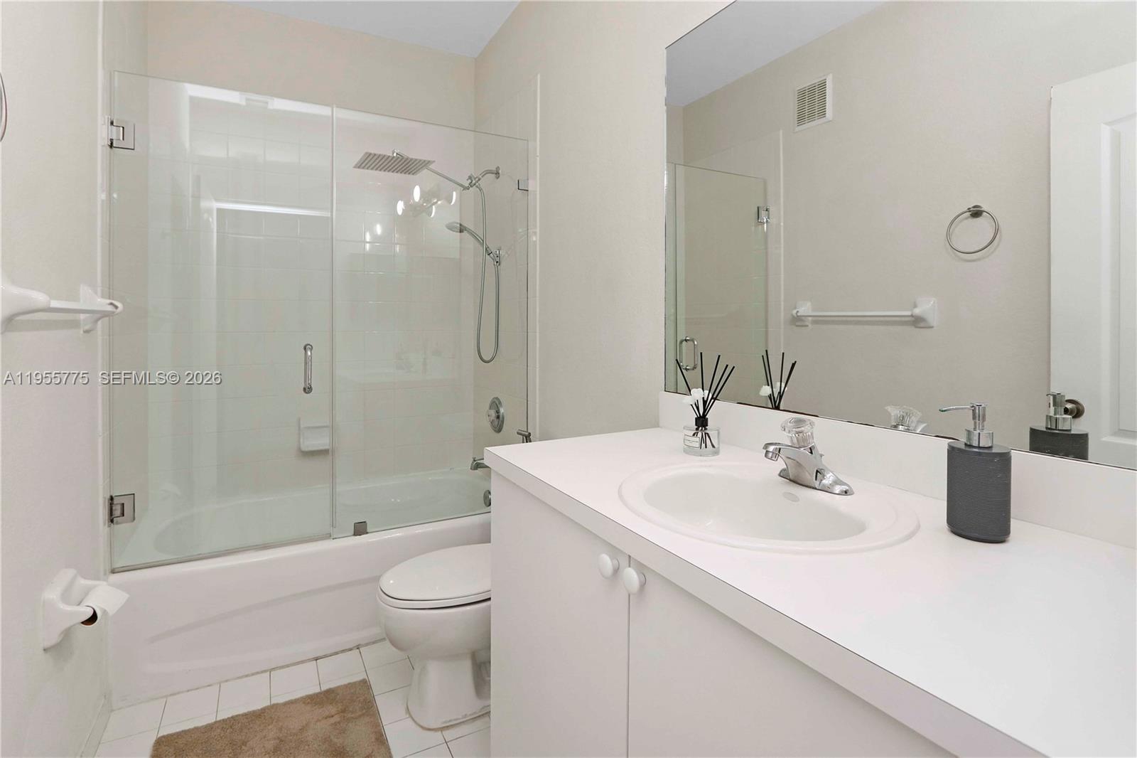 EMERALD LAKES - Residential