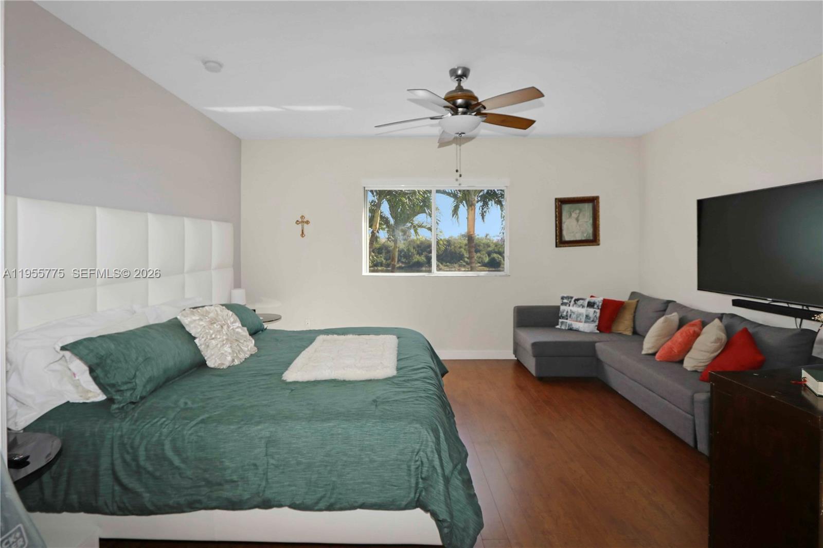 EMERALD LAKES - Residential