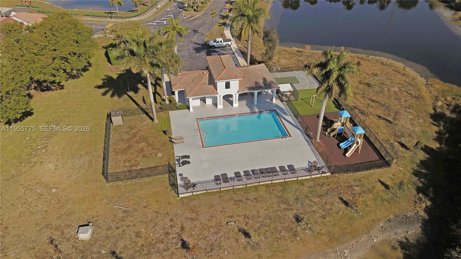 EMERALD LAKES - Residential