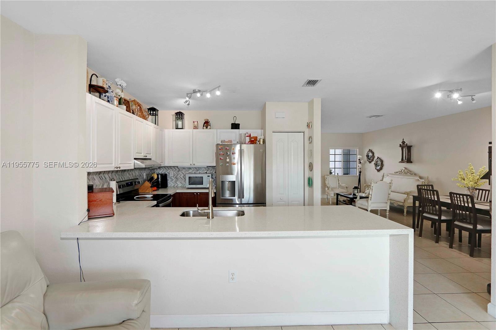 EMERALD LAKES - Residential