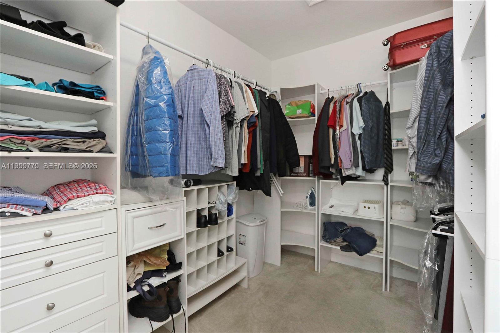 EMERALD LAKES - Residential