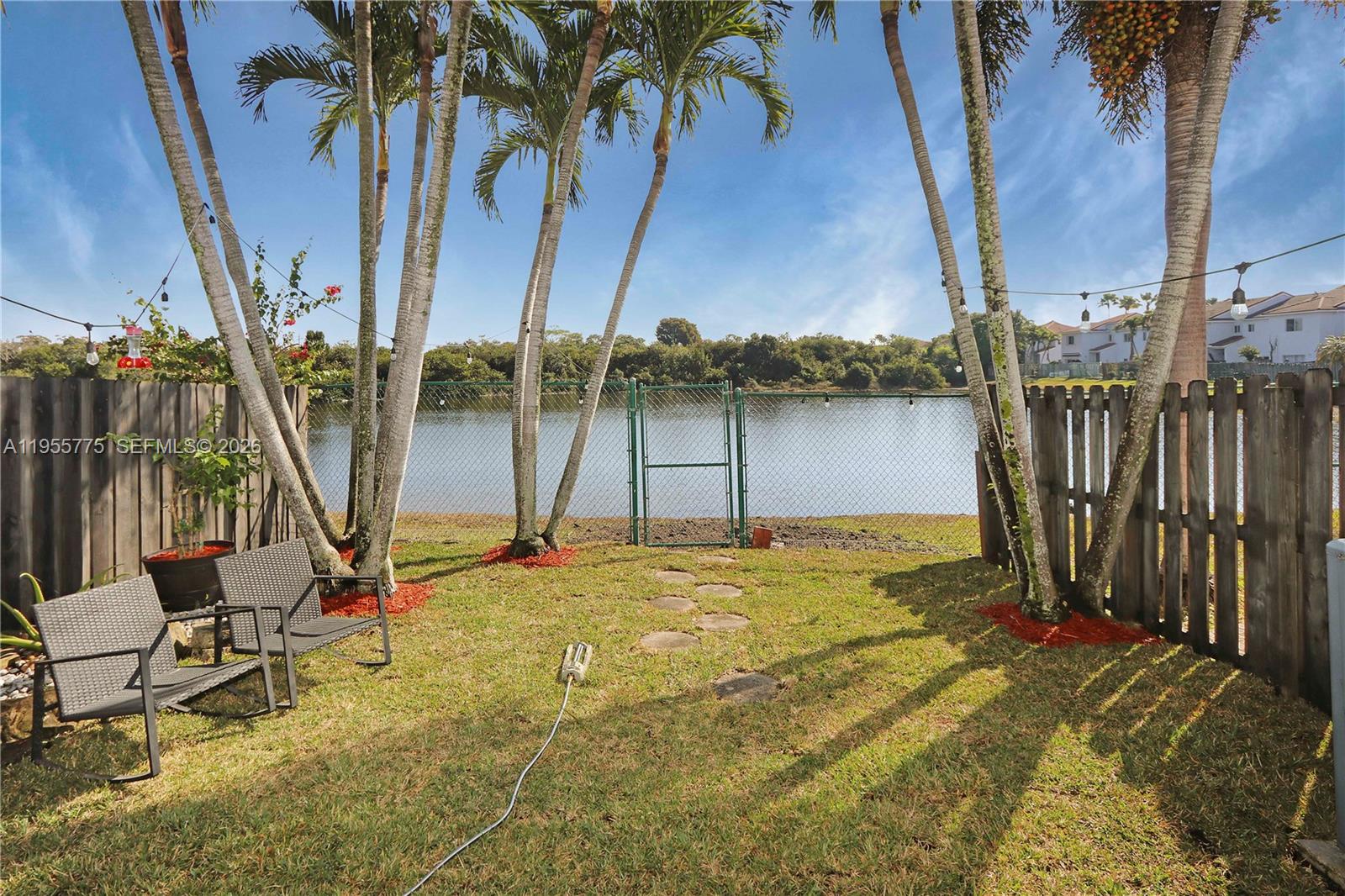 EMERALD LAKES - Residential