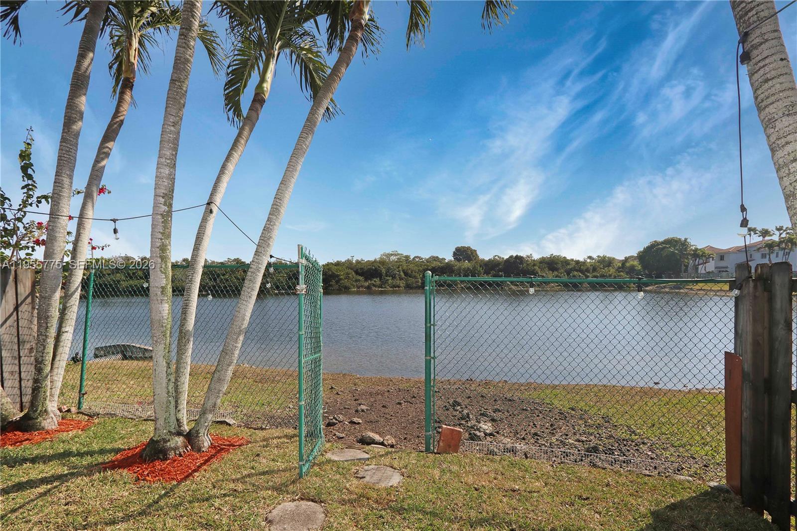 EMERALD LAKES - Residential