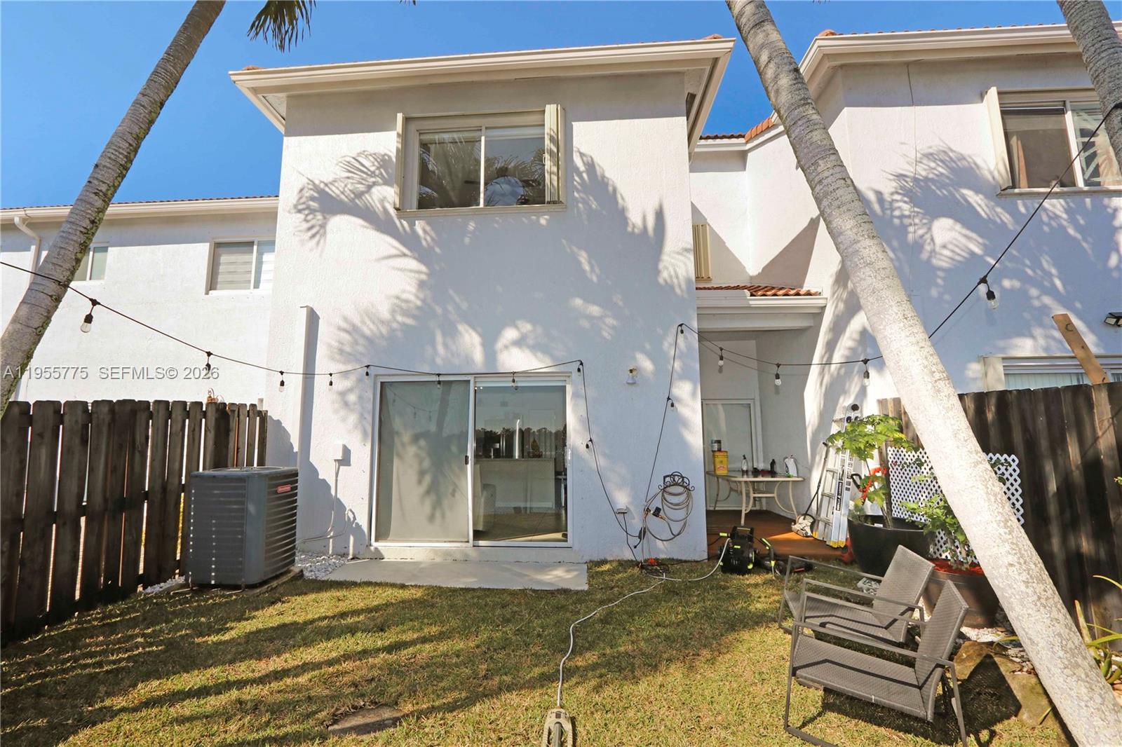 EMERALD LAKES - Residential