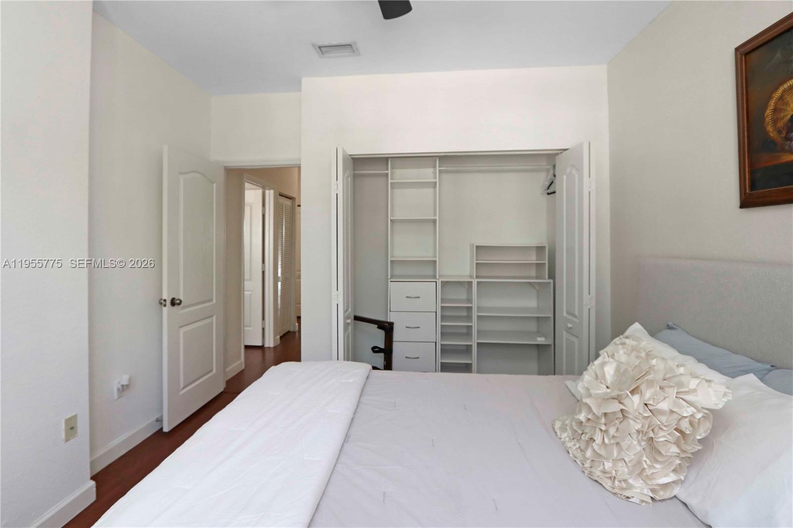 EMERALD LAKES - Residential