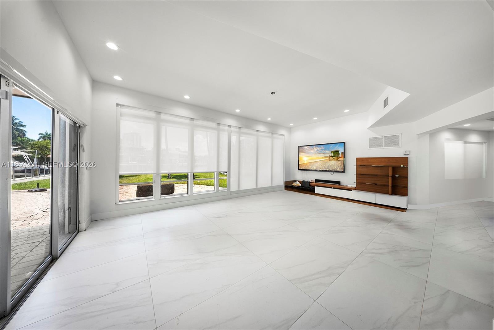 GOLDEN BEACH SEC D - Residential