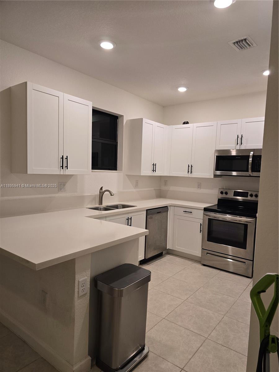 D & B SUBDIVISION - Residential Lease