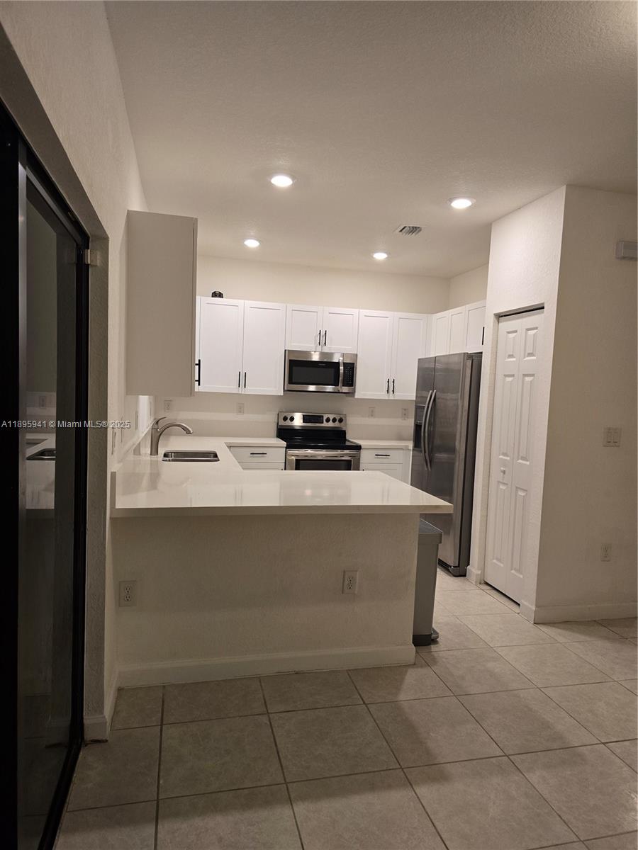 D & B SUBDIVISION - Residential Lease