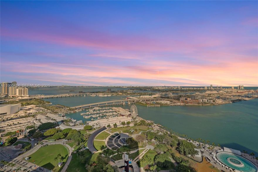 Luxury living at this 3-bed, 2-bath corner unit in downtown Miami's iconic 50 Biscayne. Unit features an oversized and wrap around balcony, with floor-to-ceiling windows and a breath taking direct water view. This condo is a true Gem in Miami skyline. Resort a-like amenities including a spa, pool, gym, and 24/7 concierge. Strategically located near dining, shopping, and entertainment.