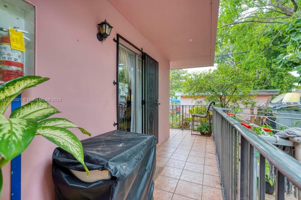 View photos, virtual tours, details... 519 NW 10th Ave