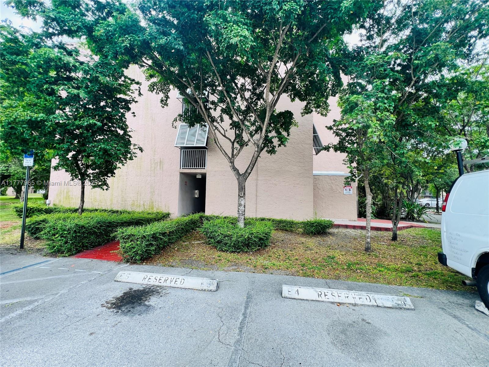 Rental Property at 8511 Nw 8th St 103, Miami, Broward County, Florida - Bedrooms: 2 
Bathrooms: 2  - $2,350 MO.