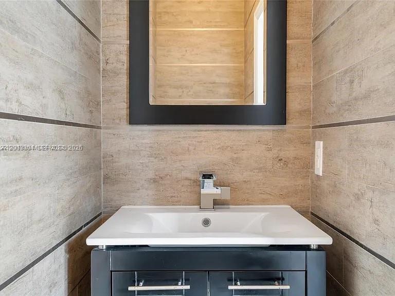 WEST LAKES GARDENS 2ND AD - Residential Lease