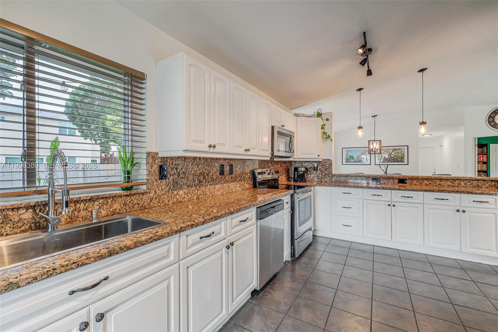 F SHENANDOAH - Residential