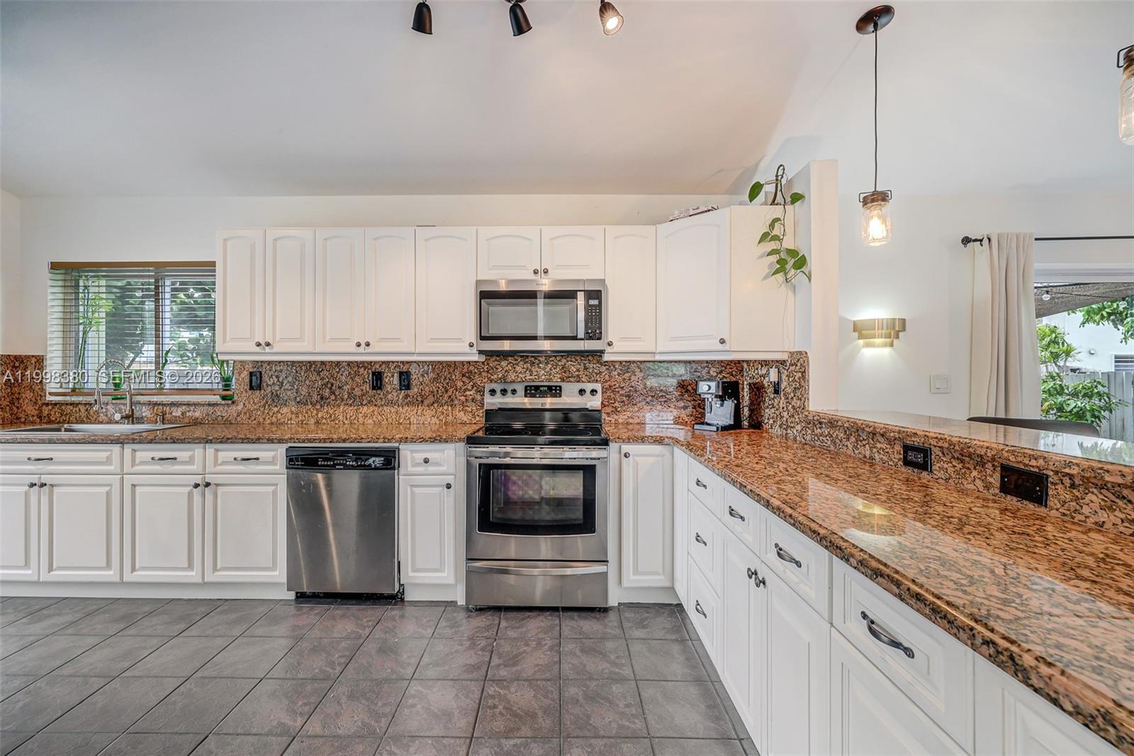 F SHENANDOAH - Residential