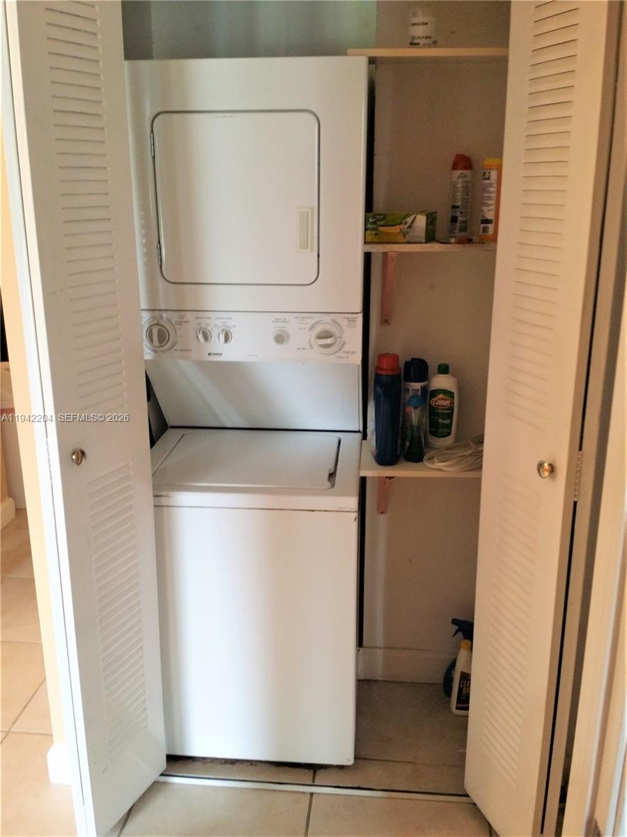 BAHIA BISCAYNE CONDO - Residential Lease