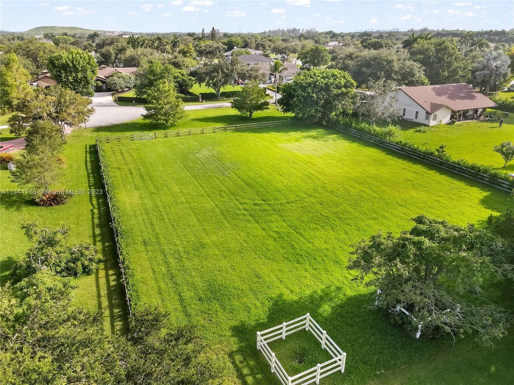 Photo of 20411 SW 51 St, Pembroke Pines, FL 33332 (MLS # A11441716)