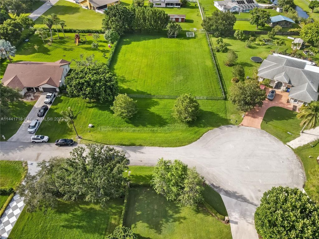 Photo of 20411 SW 51 St, Pembroke Pines, FL 33332 (MLS # A11441716)