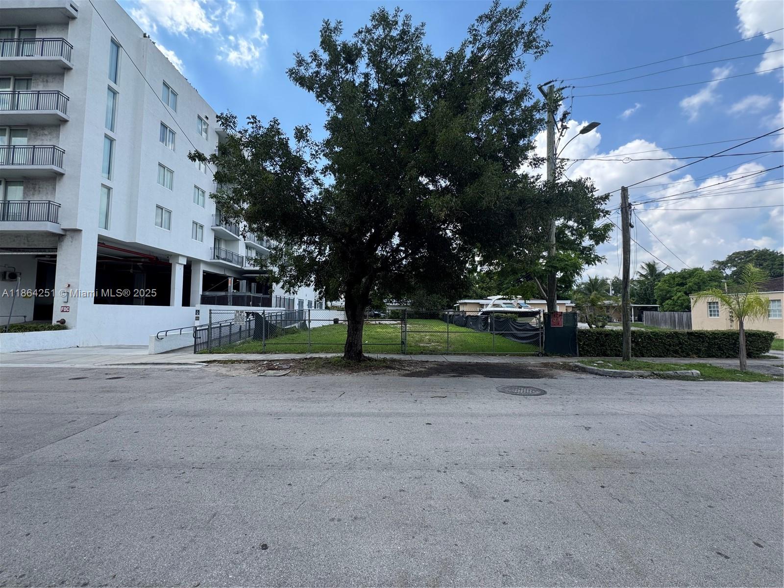 2720 SW 17th St