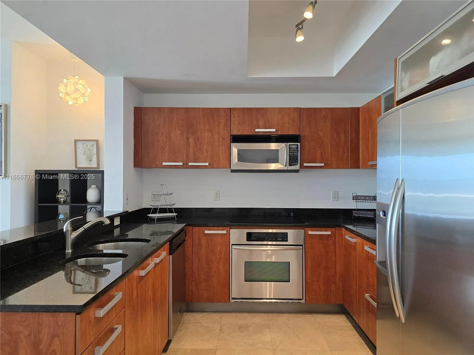 Aventura, Florida 33180, United States, 2 Bedrooms Bedrooms, ,2 BathroomsBathrooms,Residential,Active,41948