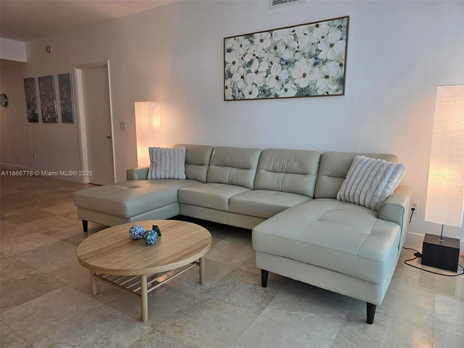 Aventura, Florida 33180, United States, 2 Bedrooms Bedrooms, ,2 BathroomsBathrooms,Residential,Active,41948