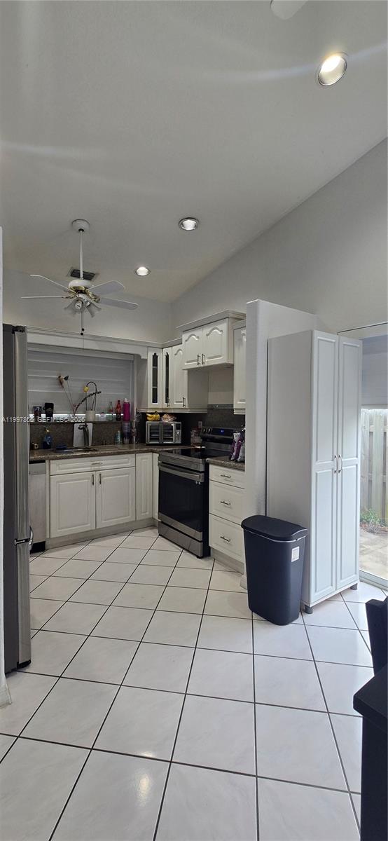 LAKES BY THE BAY SEC 3 - Residential