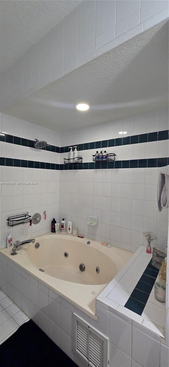 LAKES BY THE BAY SEC 3 - Residential