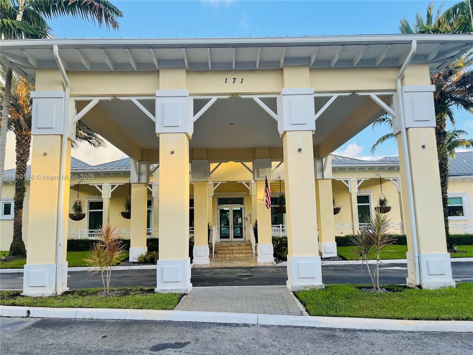 2502 NE 1st St, Homestead, FL, 33033/$595,000 4 2502 NE 1st St