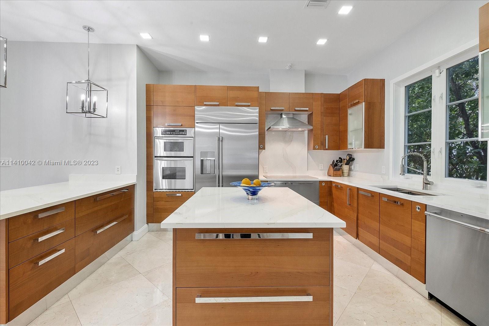 TROPICAL ISLE HOMES SUB 1 - Residential