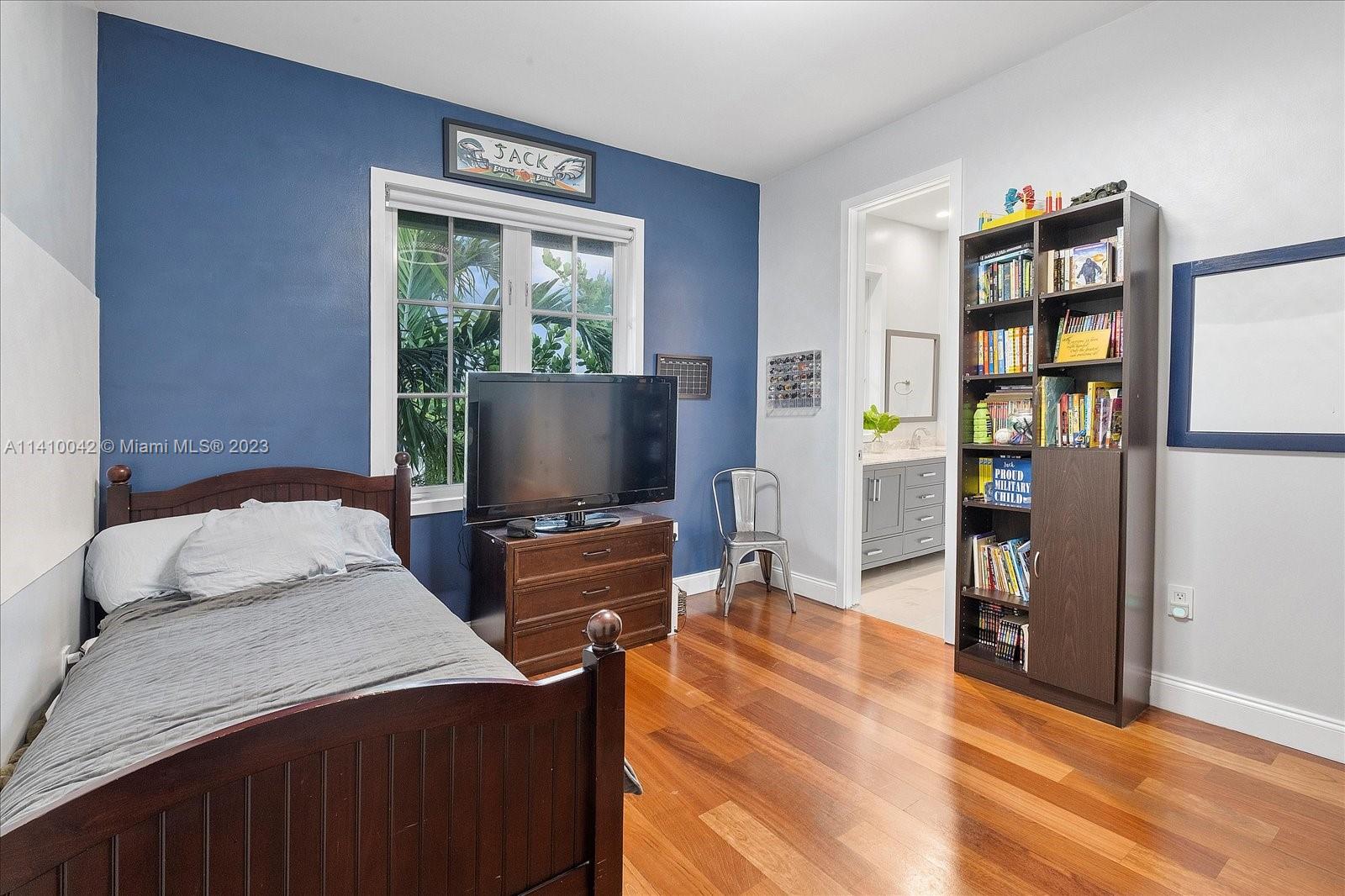 TROPICAL ISLE HOMES SUB 1 - Residential