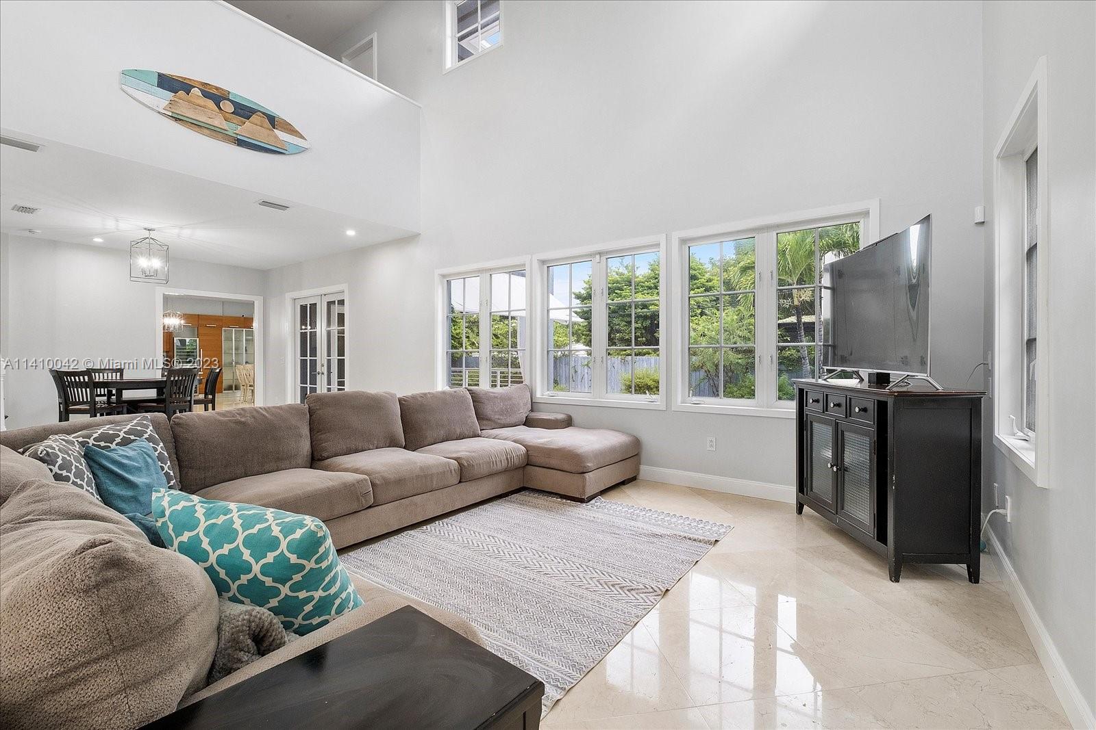 TROPICAL ISLE HOMES SUB 1 - Residential