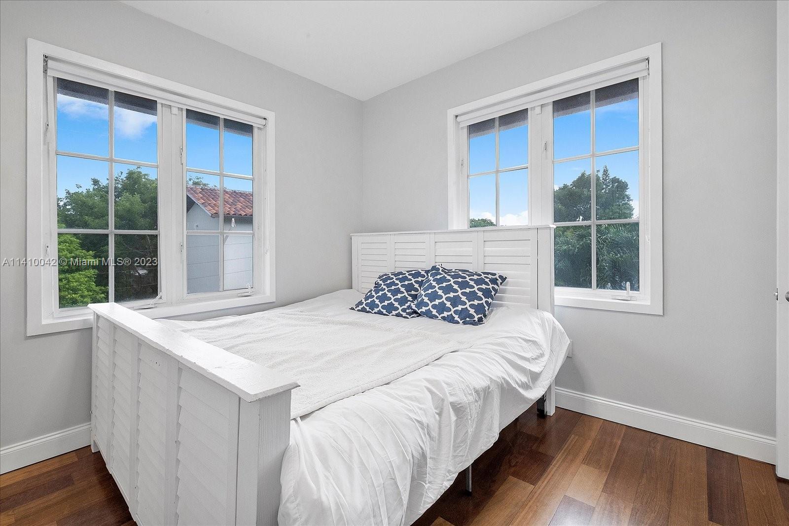 TROPICAL ISLE HOMES SUB 1 - Residential