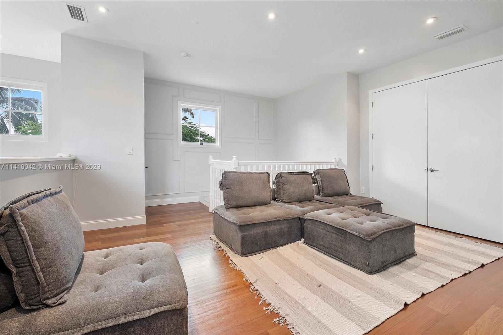 TROPICAL ISLE HOMES SUB 1 - Residential