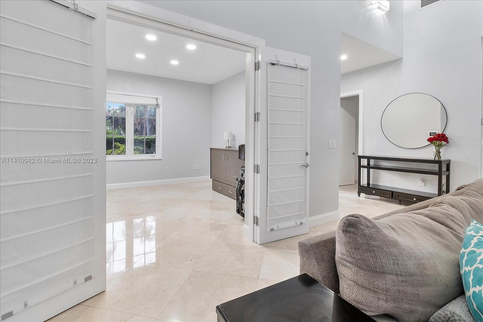 TROPICAL ISLE HOMES SUB 1 - Residential